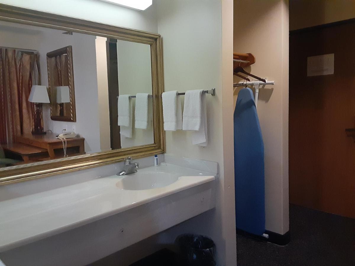 American Inn And Suites Ionia Dış mekan fotoğraf