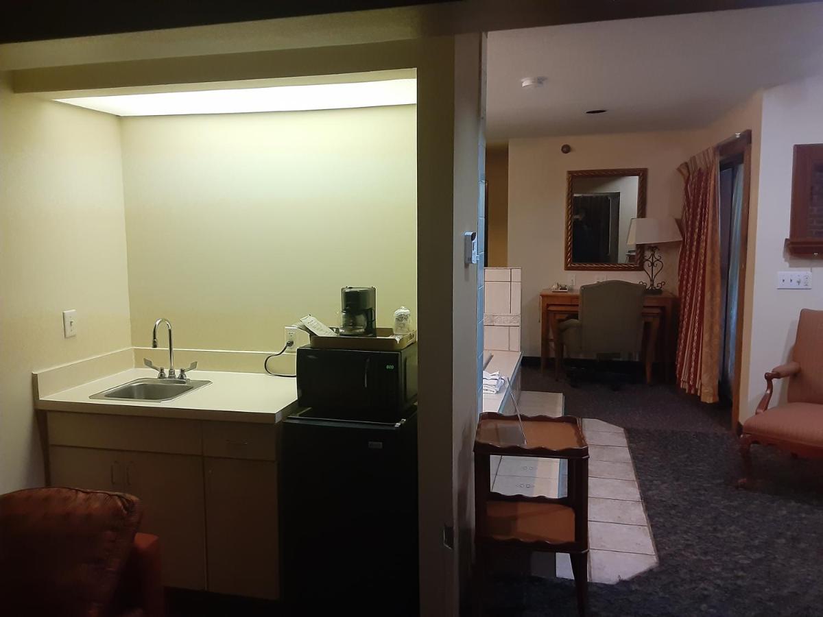 American Inn And Suites Ionia Dış mekan fotoğraf
