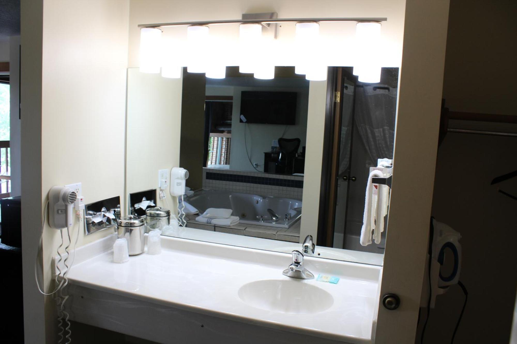 American Inn And Suites Ionia Dış mekan fotoğraf